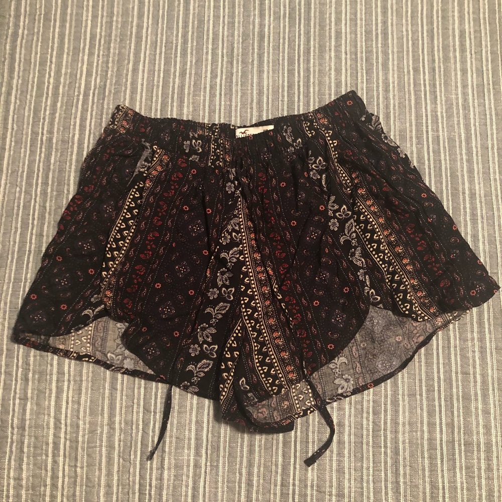 HOLSTER Shorts w/skits in the leg w/draw strings.